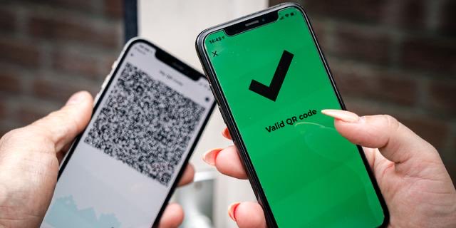 vanranstmarc's tweet photo. Laten we het voortaan het een ‘covid-pas’ of ‘covid-certificaat’ noemen in plaats van ‘covid safe ticket’. De verwijzing naar ‘safe’ schept een onrealistische verwachting van totale veiligheid. https://t.co/j4z2sN4wVL