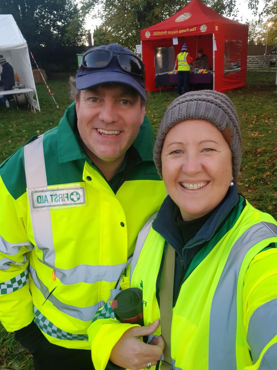 EventOxon's tweet image. Happy @EventOxon First Aiders supporting @RotaryFaringdon fireworks event! Thank you - we had a ball! #firstAid #BonfireNight #FireworksNight