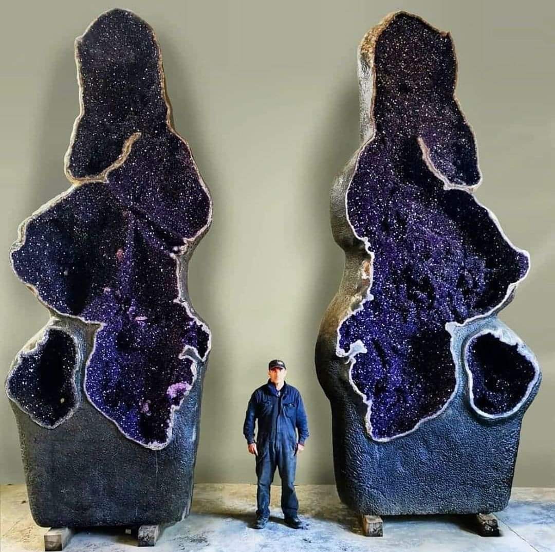 TechBurritoUno's tweet photo. How cool are these giant amethyst geodes from Uruguay https://t.co/Jc4IocoYc1