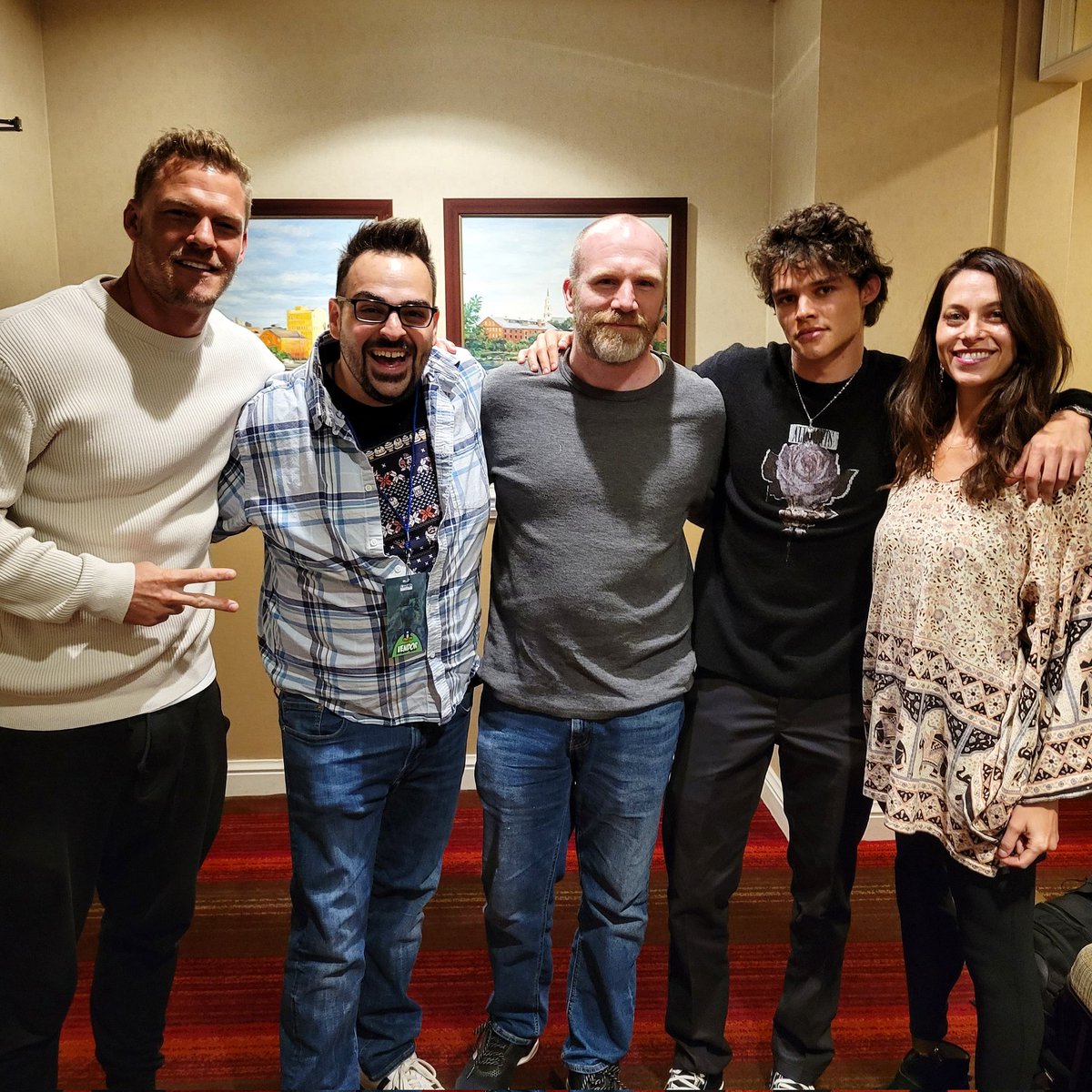 Great time moderating the @DCTitans panel at @ricomiccon with @bradrohrer!

Awesome time with #SavannahWelch, @CurranWalters1 and my long lost twin brother @alanritchson!!!