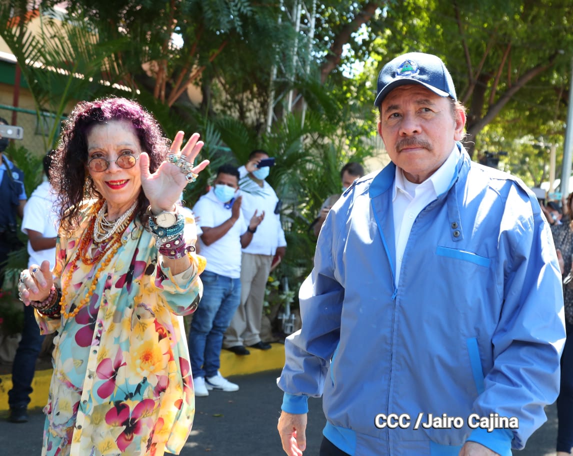 IsabelteleSUR's tweet photo. #Nicaragua's president Daniel Ortega and vice president Rosario Murillo already voted in today General Elections. https://t.co/yQB68hZltT
