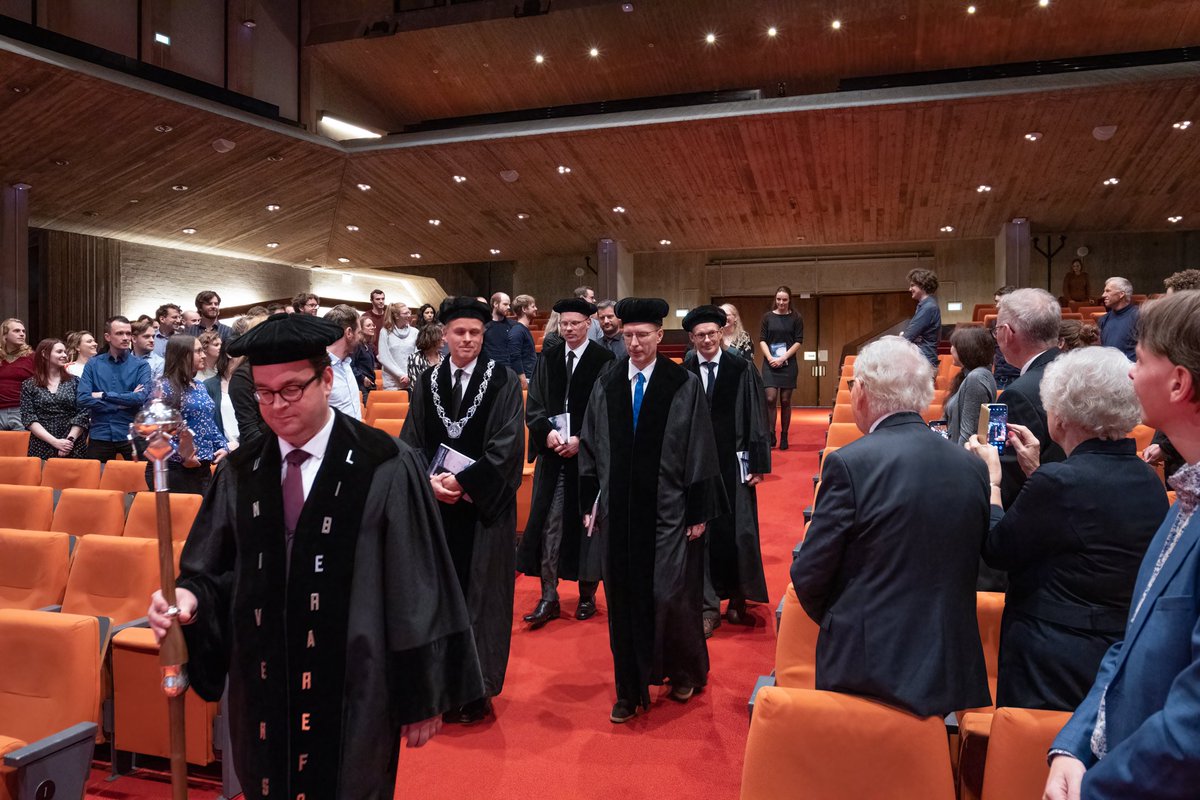 Bloemendaal_N's tweet photo. Some photos of my defense ceremony last Wednesday. The first photo is my favourite, this was the exact moment the rector announced I graduated cum laude. I particularly like everyone's facial expressions :)

(Thanks @pleunbonekamp for the photos!!) https://t.co/dWwxKQDIAN
