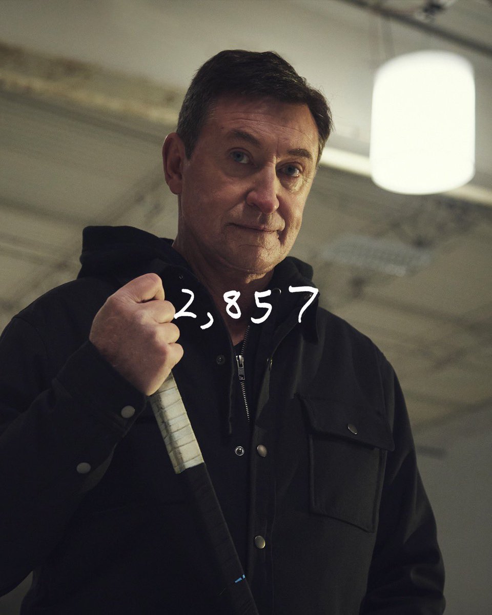 Autograph's tweet photo. Most Career Points. Ever. Five moments from Wayne Gretzky’s career are being minted in the history books - forever.

@WayneGretzky Gold On Ice Collection drops THIS WEEK. You have until Tuesday @ 12pmET to hold a Wayne Gretzky Preseason Pass to get early access. Public drop 11.11 https://t.co/yAfzMnMedM