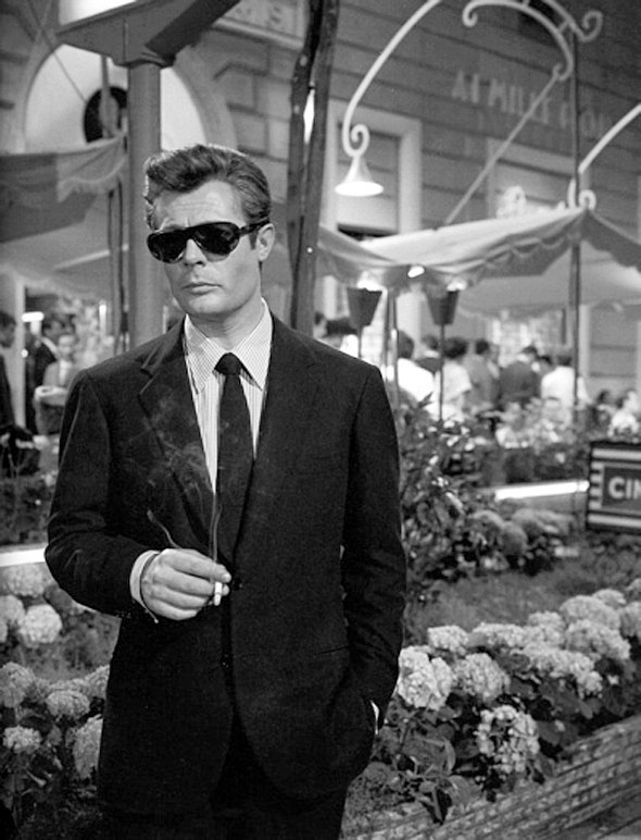 projectionistw's tweet photo. Marcello Mastroianni in 'La Dolce Vita' (Federico Fellini, 1960) https://t.co/Ae8skhTjvJ