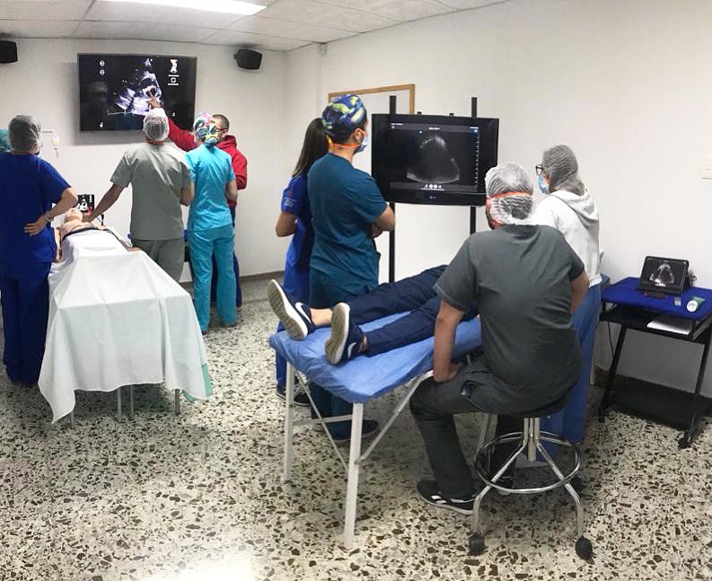 El ultrasonido focalizado es en la medicina contemporánea lo que ha sido el fonendo; es un complemento para la evaluación del paciente agudo, la #simulaciónclínica permite entrenar, acelerar la curva de aprendizaje y transferir lo aprendido al paciente real.