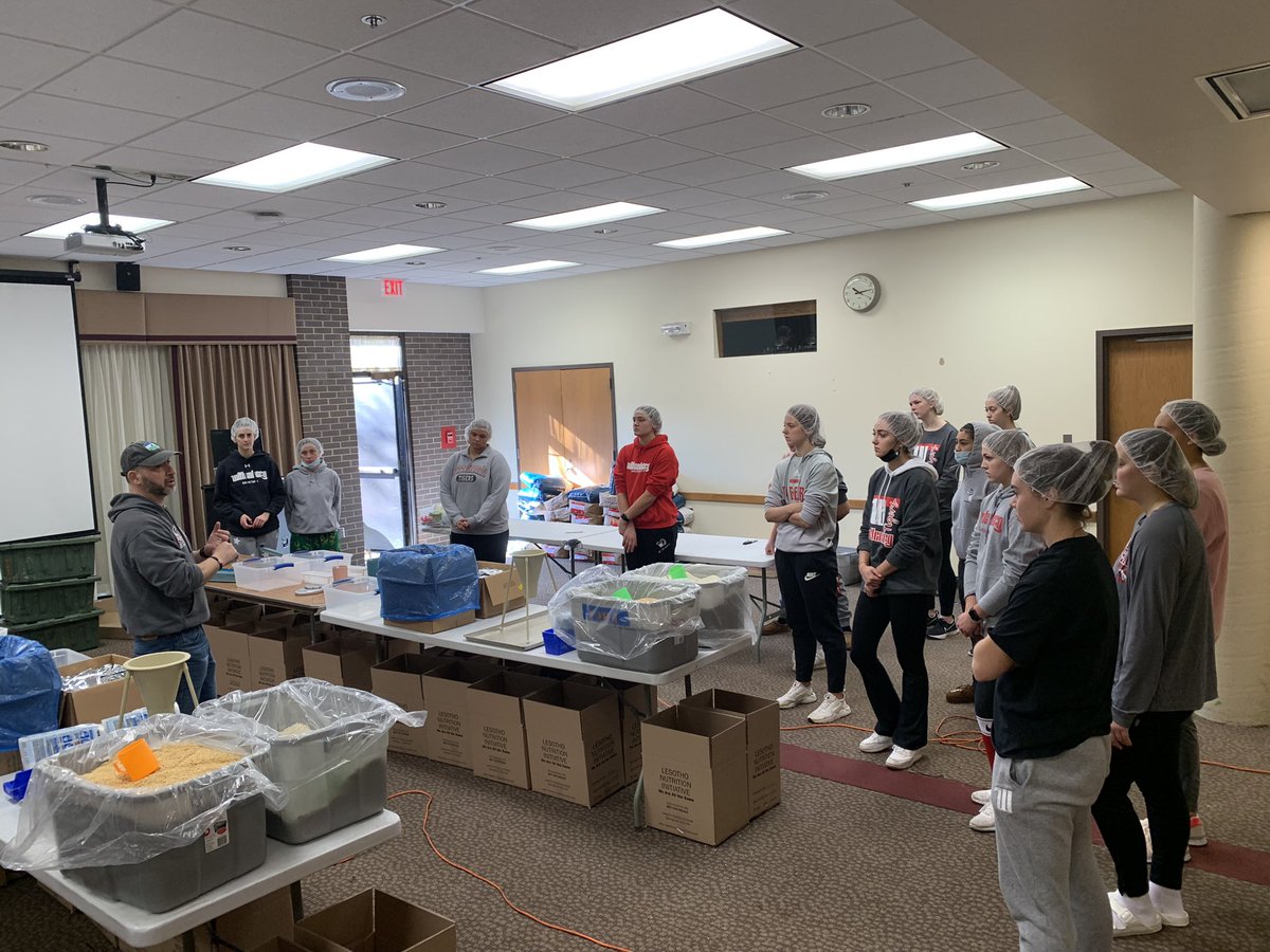 wittwbb's tweet photo. Today we packed 7,000 meals for LNI to send to Lesotho for children struggling with malnutrition. LNI is an incredible student organization on campus and we can’t wait to continue to help them pack meals for these children in need. #WhyWitt #TigerUp https://t.co/xspaHjTckL