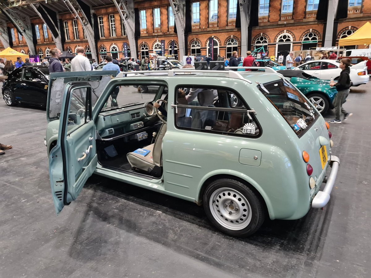 pbottoml77's tweet photo. Really brilliant day for me and George @LateBrakeShow yesterday.
Johnny and Chops you have done an amazing job. Thanks @sniffpetrol for signing my trilogy!! https://t.co/mrWoIha2uJ