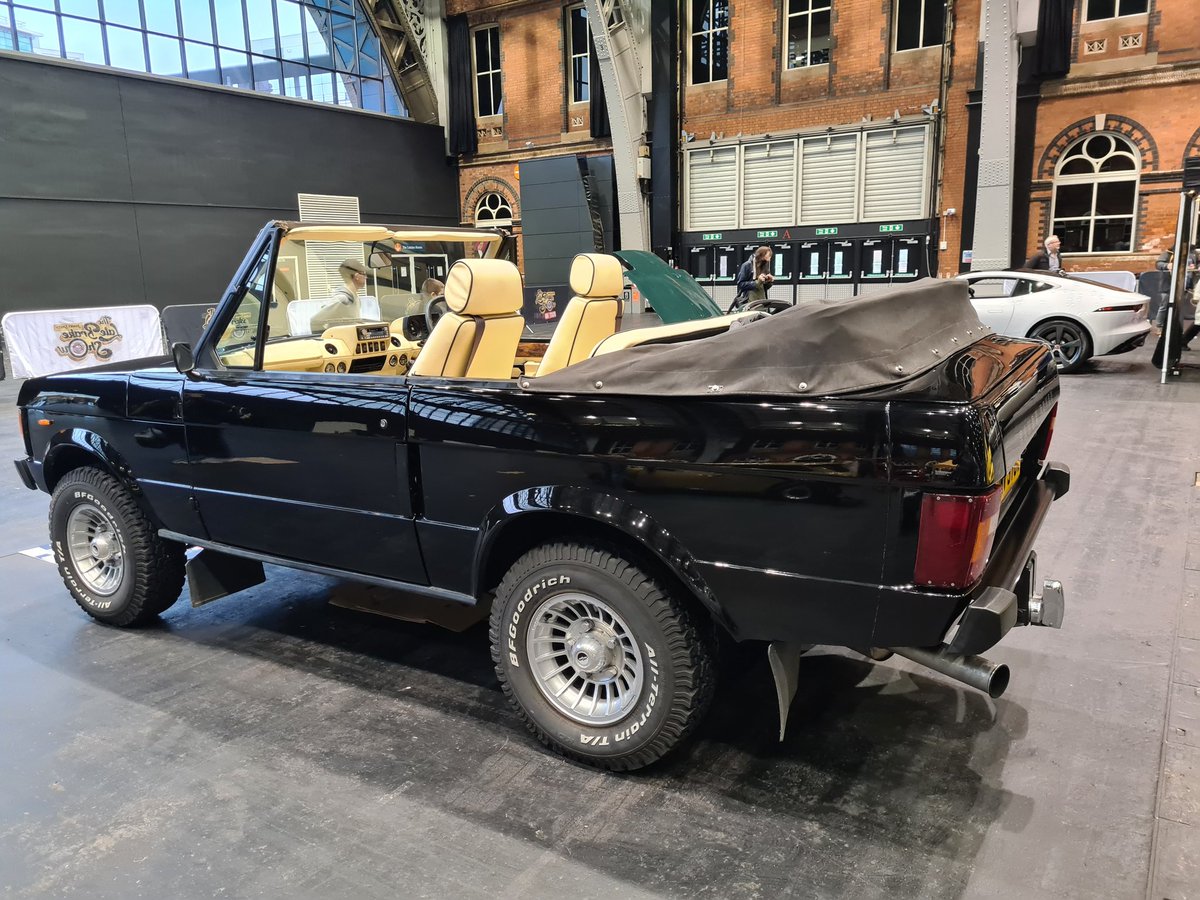 pbottoml77's tweet photo. Really brilliant day for me and George @LateBrakeShow yesterday.
Johnny and Chops you have done an amazing job. Thanks @sniffpetrol for signing my trilogy!! https://t.co/mrWoIha2uJ