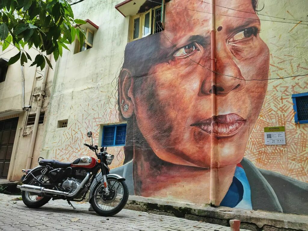 leavetheroad's tweet photo. I went on a treasure hunt looking for the wall paintings hidden in the bylanes of Malleswaram, Bangalore. I had the @royalenfield #Classic350 for company and what a day it was, prowling lane after lane to look for these paintings.
#royalenfield #BeRebor… https://t.co/kHjuZN7QVs https://t.co/Bzy2rcc07b