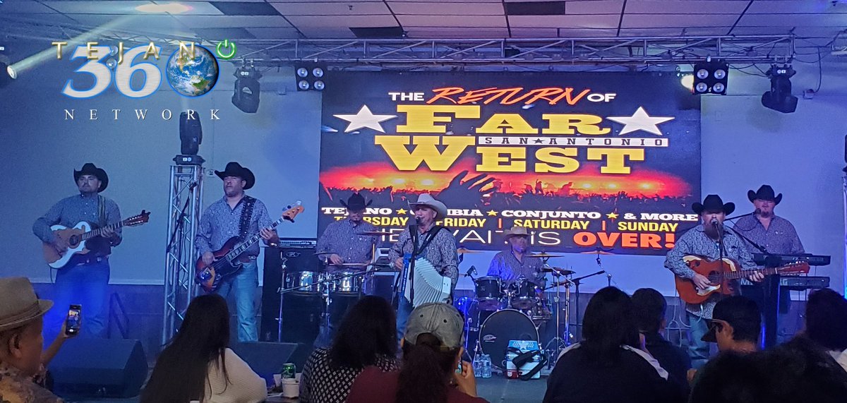 Tejano360's tweet photo. David Farias Band
4th Annual Fideo Loco Festival
#FideoLoco
#DavidFarias
#Tejano360Network https://t.co/5ag4RFJysP