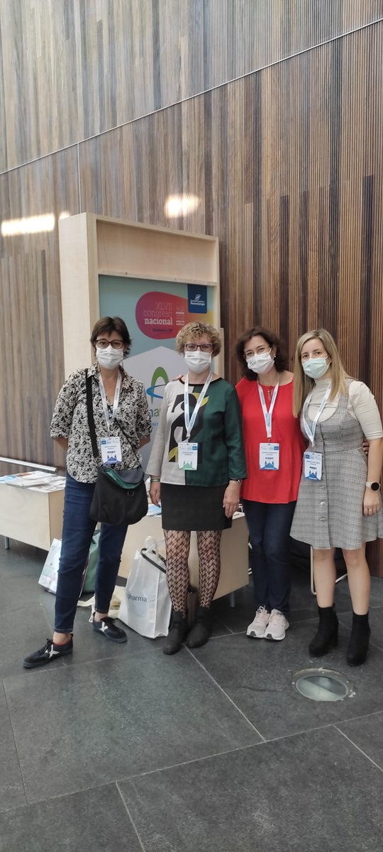 Imma86's tweet photo. En el congreso nacional @SEReumatologia con Laly Alcaide de @ConArtritis. Las asociaciones de pacientes son cruciales e irremplazables. Su voz, debe ser parte activa del equipo multidisciplinar! Gracias por vuestra labor! @gte_ser #infereucat #enfermeriareumatología https://t.co/wqxUpbkGc1