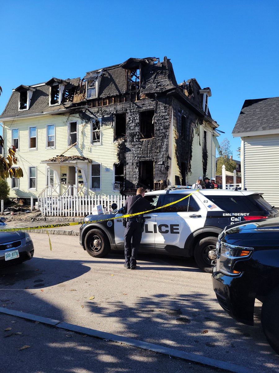 BSfirephotos123's tweet photo. AFTER THE BIG FIRE IN MANCHESTER NH https://t.co/hfcOH9YTnJ