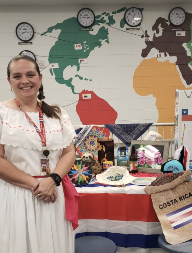 MicheleMacumber's tweet photo. Calling all @ParticipateLrng teachers! Five of your fellow ambassadors will be sharing ideas, inspiration, &amp; tips for planning successful cultural activities &amp; virtual exchanges tomorrow (5pm) &amp; you won't want to miss it! Register via the Ambassador Ts community. #unitingourworld https://t.co/GvFa7NNmiz