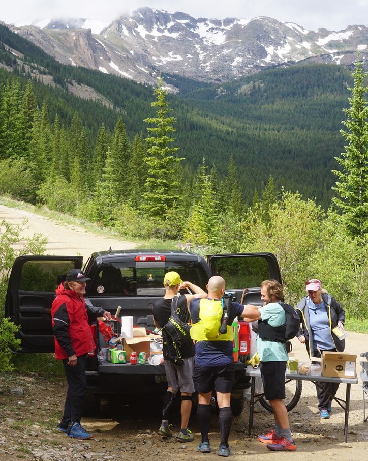 Name a better aid station duo than Ken & Merilee, we'll wait 🤗 ⁣
⁣
#LeadvilleRunCamp #LeadvilleFamily