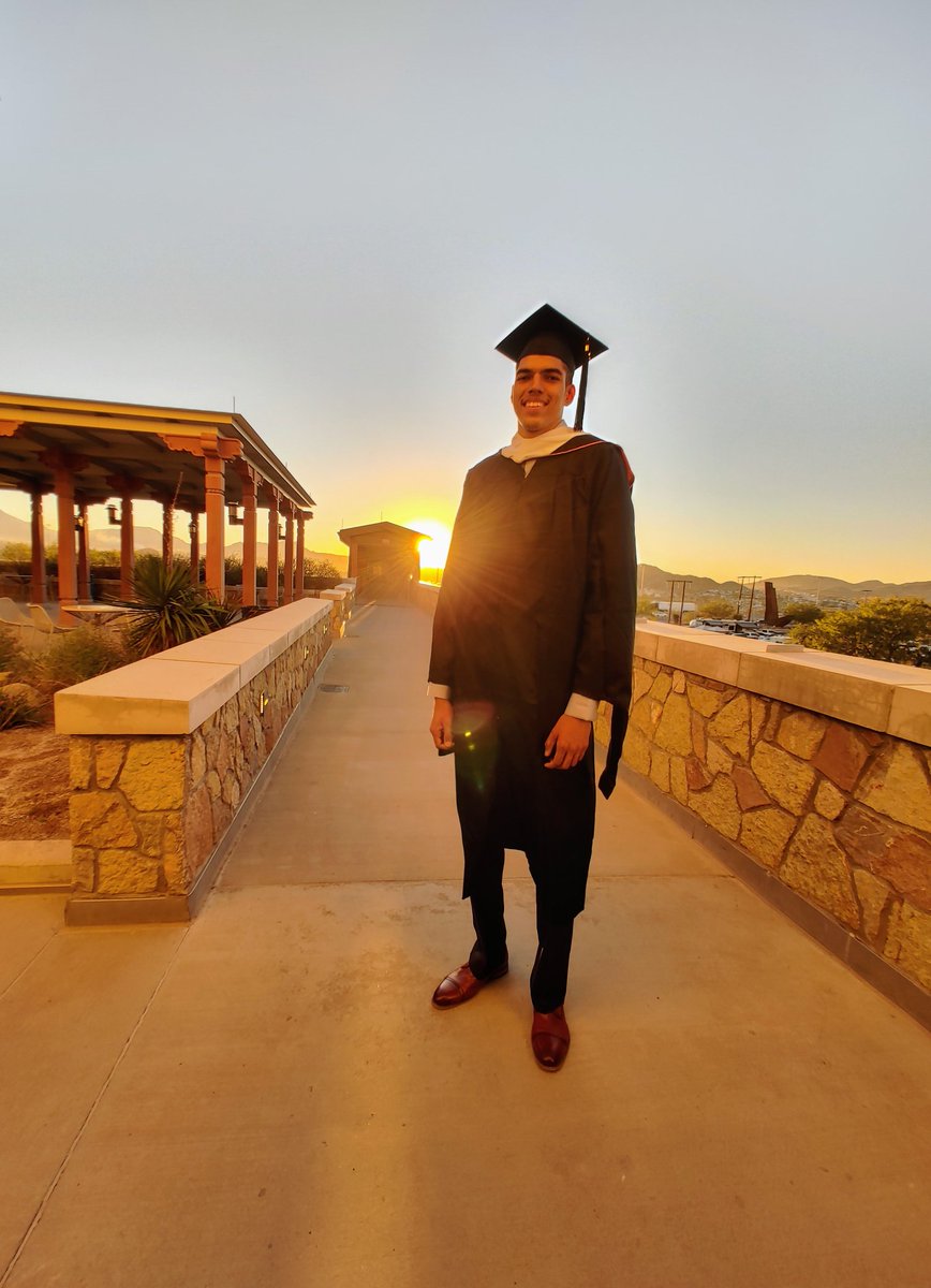 every1plays's tweet photo. #epMijo📸 photo session with baby bro #MCZoo Winter 21' 🎓
Invitations to graduation coming soon. Baby bro leveled up to a Master's Degree so we took photos on higher ground. It's the #YearofPromise
#RBros #BigMan54 aka #Juice Special thanks to The MAAC @UTEPAthletics ⛏️ https://t.co/v1D7CbS0BG