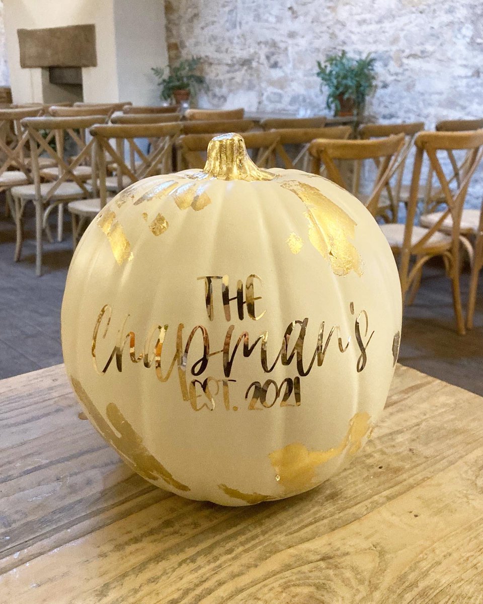 Congratulations to the lovely Mr &amp; Mrs Chapman who got married <a href="/Middletonlodge/">MiddletonLodgeEstate</a> on Halloween with some fabulous decor!! Daisy Hoban Flowers provided the wonderful fresh flowers. We also made some adorable #pumpkinbiscuits which I think suited the table settings perfectly!