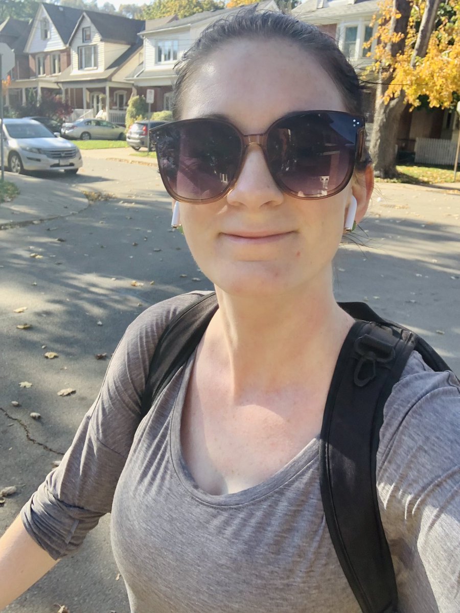 carlyconwayTV's tweet photo. PSA: Go outside. It’s a beauty day ☀️🍂 #SundayStrolling https://t.co/lPauw1SLmU