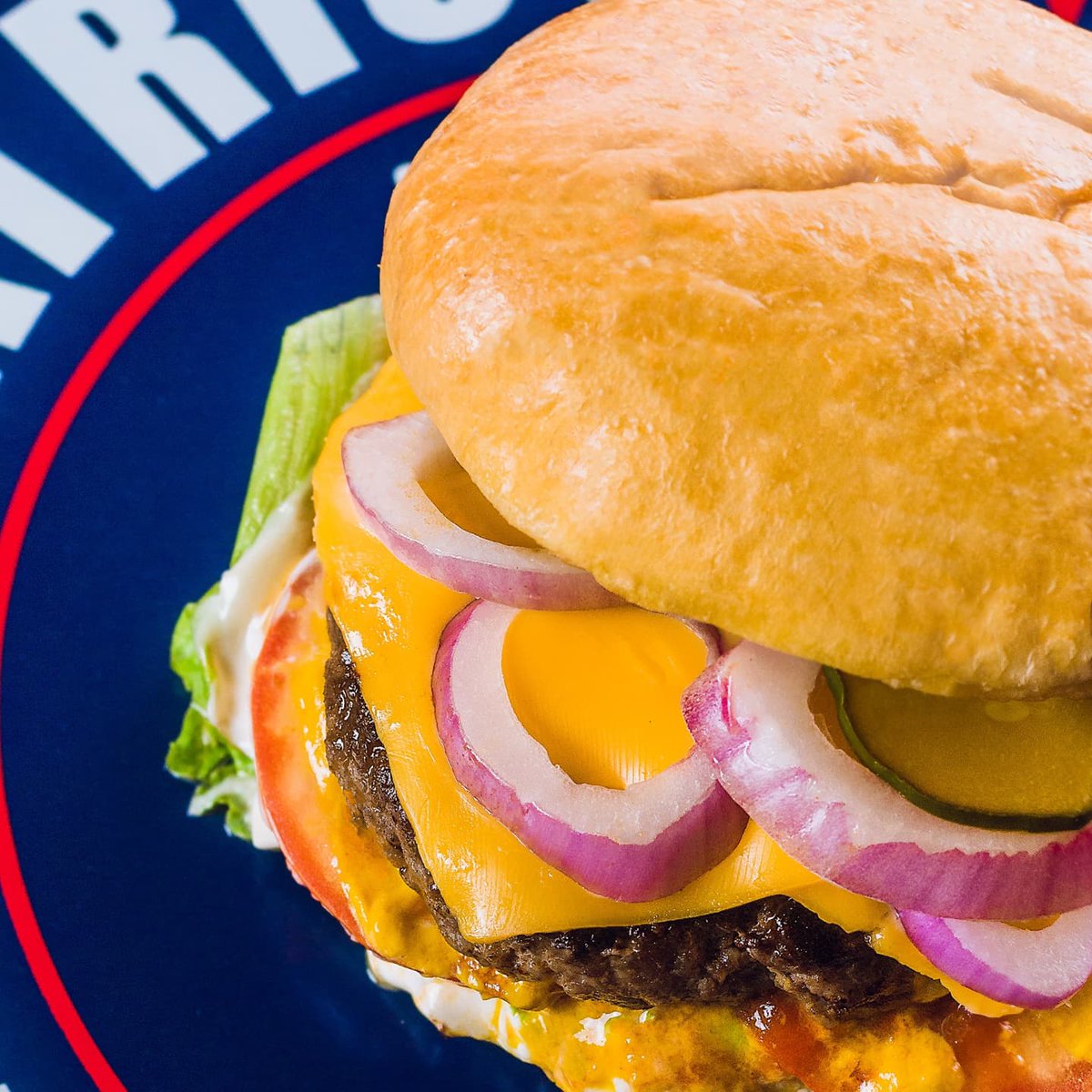 ballparkmcbo's tweet photo. Hoy es domingo de todo a 4.99$ en @ballparkmcbo vista nuestra web y revisa nuestro menú https://t.co/Zu6RKOf4B4 https://t.co/M3uH8X7h1N