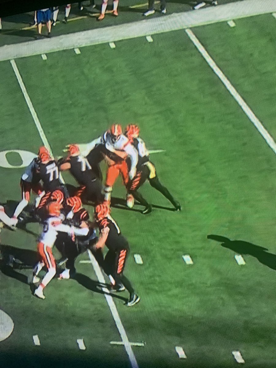 MoreForYou_CLE's tweet photo. This was not called a hold on #Browns Myles Garrett… https://t.co/l0AFn6JXIN