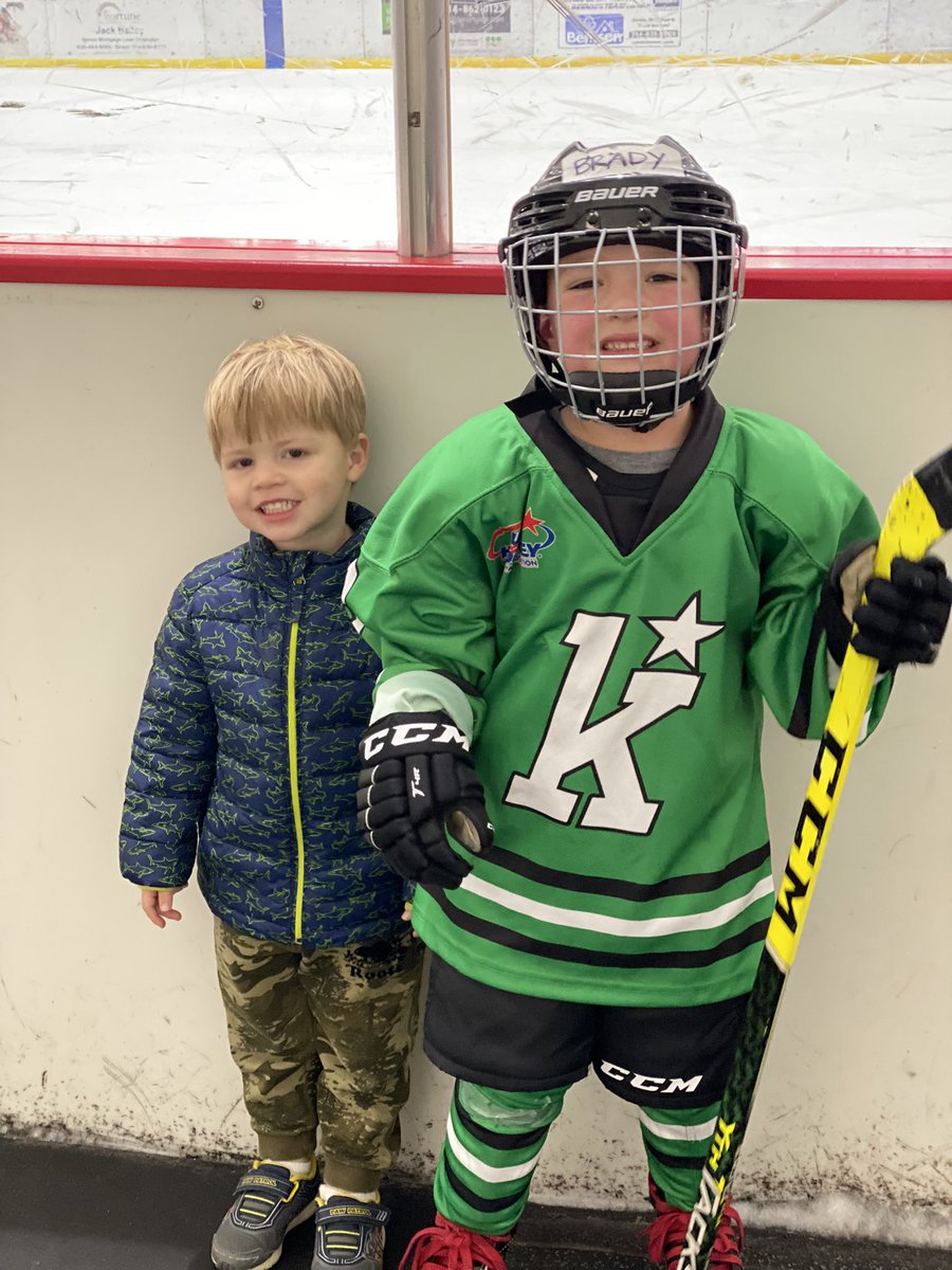 LindsayDClukies's tweet photo. First minimites game for this guy! #KYHA #ForKivi #rinkrats @614Hockey https://t.co/2F3rJFFtjR