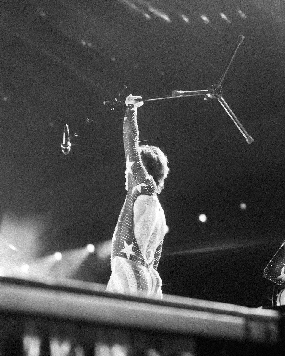 ManeskinFanClub's tweet photo. 📸 | Måneskin live yesterday night in Las Vegas for Rolling Stones. 🤟🏻 https://t.co/F07hN1HKwF