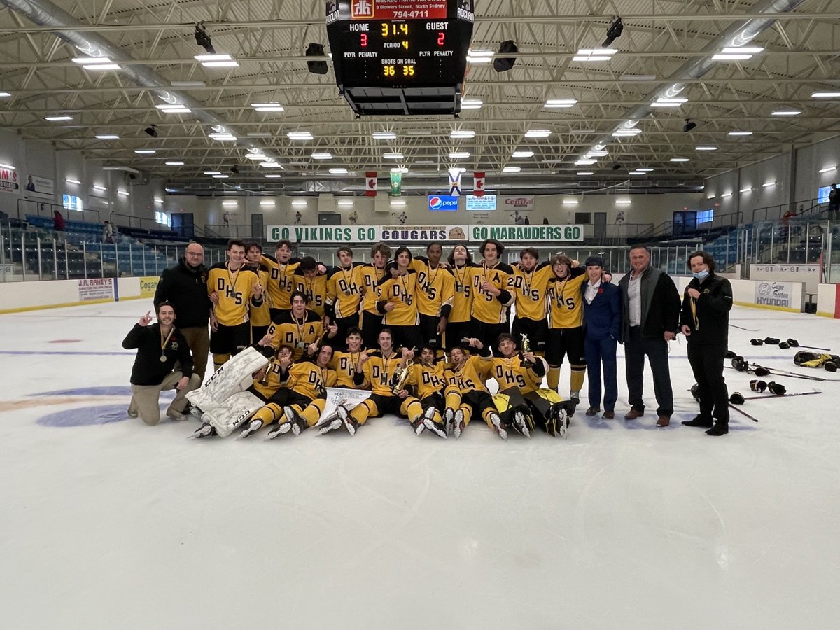 DHS_Hockey's tweet photo. Your 2021 Green and Gold Champions https://t.co/WVCjmpa9cB