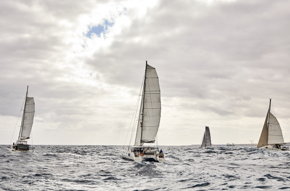 First Wave Away: ARC+ 2021 sets sail from Las Palmas de Gran Canaria Read the story: tinyurl.com/2jtvem2w 
Safe sailing to Mindelo
#ARCPlus #ARCrally #GranCanaria #MindeloMarina #PureGrenada #bonvoyage