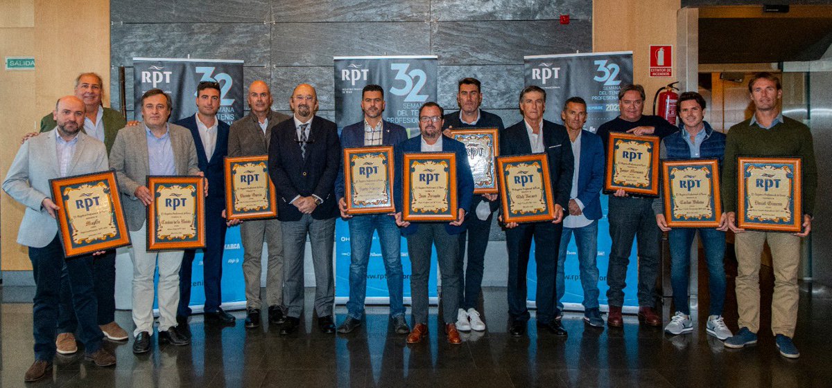 Muchas GRACIAS a <a href="/luismediero/">Luis Mediero</a> Presidente RPT &amp; Jose L. Sanz Boluda, Comité Ejecutivo RPT por hacer posible la entrega de los Premios del TENIS ESPAÑOL a los MEJORES del 2021 por Registro Profesional de Tenis durante la 32° Semana del Tenis Profesional <a href="/rptenis/">RPTenis</a> <a href="/RPTtourbyMarca/">RPT Circuitos Nacionales MARCA</a>