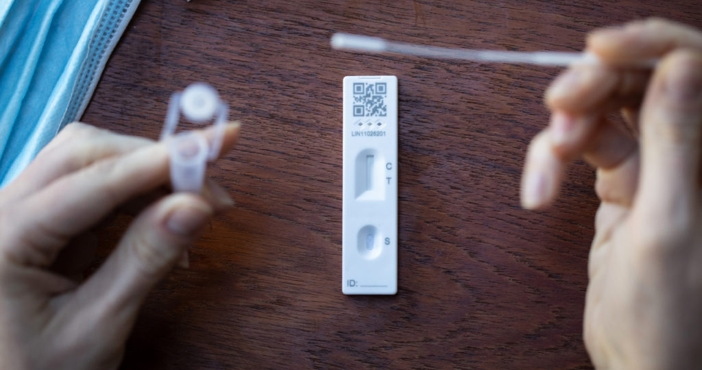 While insurance companies won’t cover the cost of at-home kits, this is great news for families who want to avoid urgent care offices or emergency rooms but want to test their children. 

l8r.it/cJNr