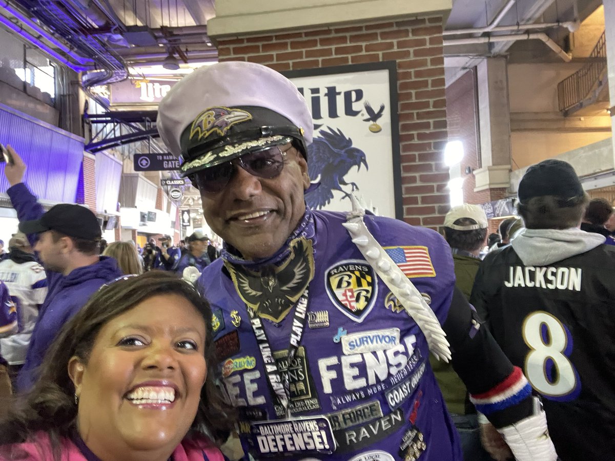 2DegreesLee's tweet photo. Captain DeeeFense ! Let’s Go Ravens ! https://t.co/4gE7lwwA7A