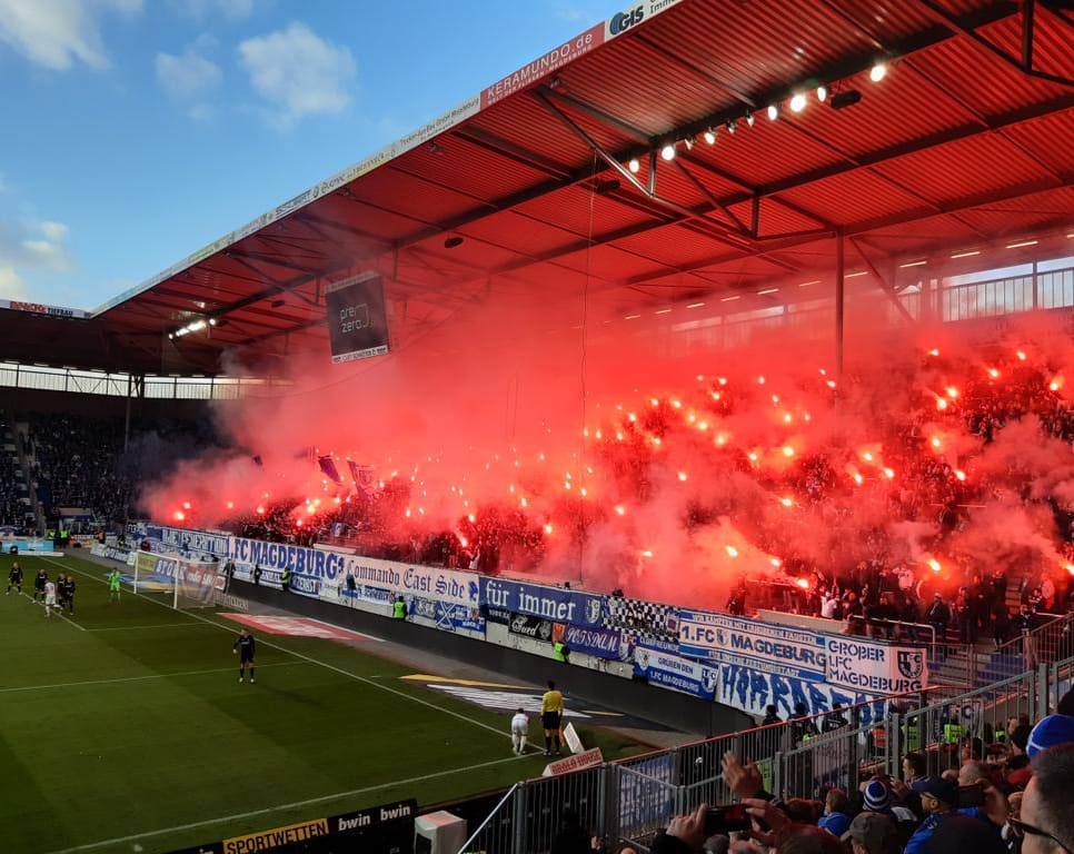 ultras_clips's tweet photo. FC Magdeburg v SC Verl 07.11.21.
___
#FCMSCV #FCM #fcmagdeburg
#pyro #tifo #ultras #Germany
#scverl #football #Fussball
#Magdeburg https://t.co/Vlo3iSFLwT