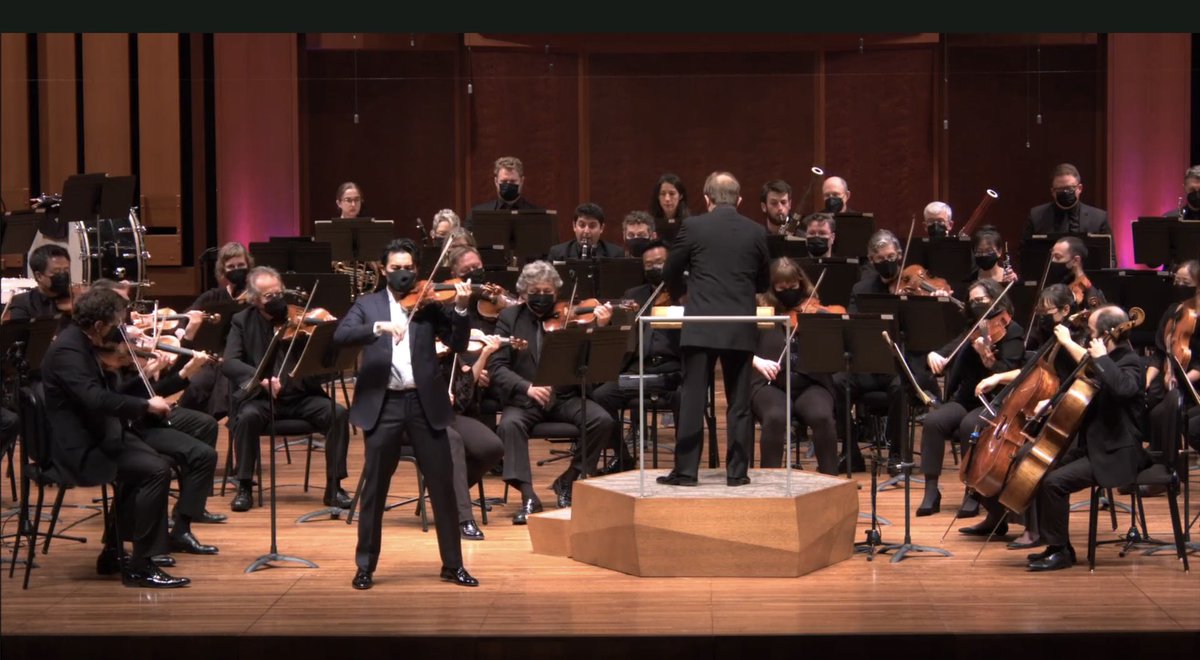 Ray Chen <a href="/seattlesymphony/">Seattle Symphony</a>! Tchaikovsky! 😭 this is what is named heartbreakingly beautiful. And the violin swap! Flawless save <a href="/ssopoorg/">SSO Musicians</a>. ♥️🎻🎼