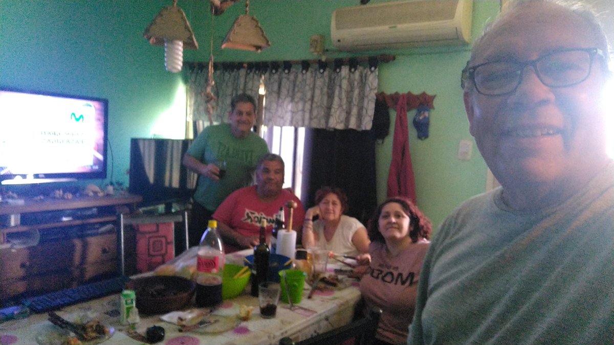 kikobustos's tweet photo. #LaPenaDeMorfi desde San Juan abrazos https://t.co/u9V8mjZSHh