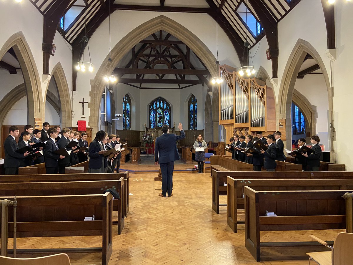 ElthamMusic's tweet photo. So proud of the Chamber Choir who sang superbly at their first Evensong since November 2018! So wonderful to sing in such a beautiful church too - thanks for having us @StMargaretsPut , we loved it. @ElthamCollegeUK  @ElthamHead https://t.co/BbgOmg9nlu