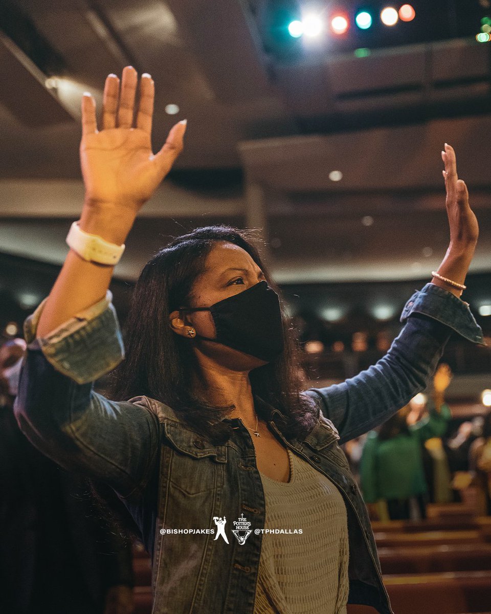 BishopJakes's tweet photo. The sermon may be over, but God’s still working! Thank you for joining us at @TPHDallas, and we hope to see you next time!

Be sure to watch the rebroadcast of “#BuildForExpansion” TONIGHT at https://t.co/6TB6JThmtn or the T.D. Jakes Mobile App.

#SundayService #TPHDallas https://t.co/cRUEtXKBAo