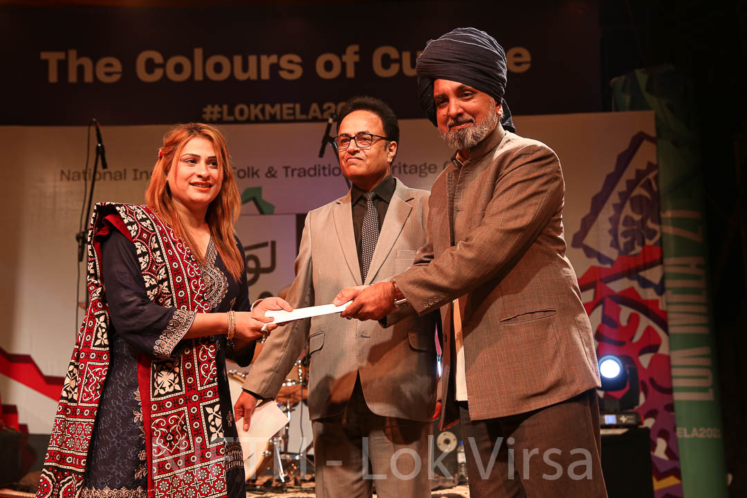 LokVirsa's tweet photo. Award Distribution Ceremony from tonight. 
#lokmela2021 #NIFTH #Islamabad #MusicalNight #musiclover #Culture #traditional #Pakistan #revivalofculture #artgallery #art #heritage #trending #trend #exhibition #artisans #punjab #sindh #Balochistan #Gilgit #KPK #AzadKashmir #Kashmir https://t.co/Tx0puhlrFz