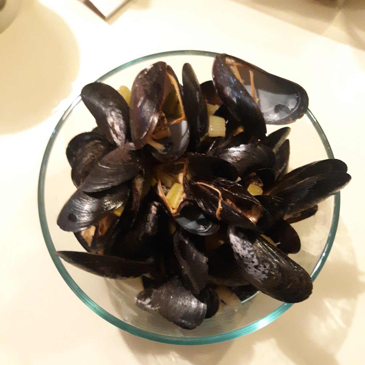 TailoredInNYC's tweet photo. Got some #mussels you got to #move?  Get you some #BeefBoneBroth and a li'l 🍷 for the #base.  Then, do #whatever else you do.  #groundgame https://t.co/7tJifUKydd