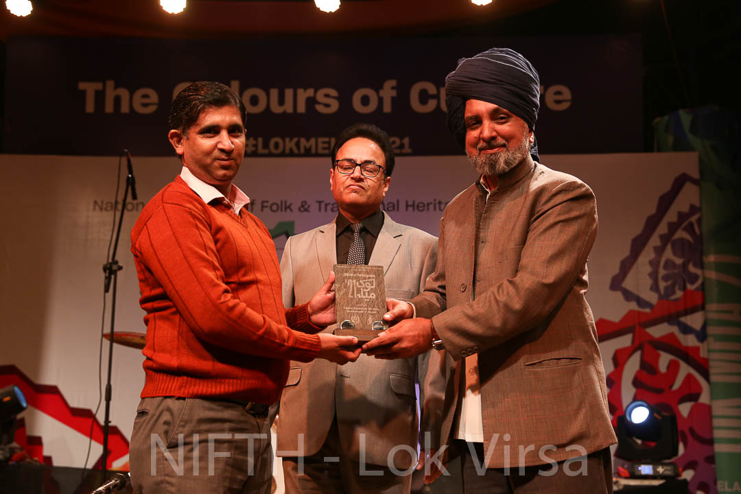 Some Highlights from tonight's shield distribution ceremony. 
#lokmela2021 #NIFTH #Islamabad #MusicalNight #musiclover #Culture #traditional #Pakistan #artgallery #art #heritage #trending #trend #exhibition #artisans #punjab #sindh #Balochistan #Gilgit #KPK #AzadKashmir #Kashmir