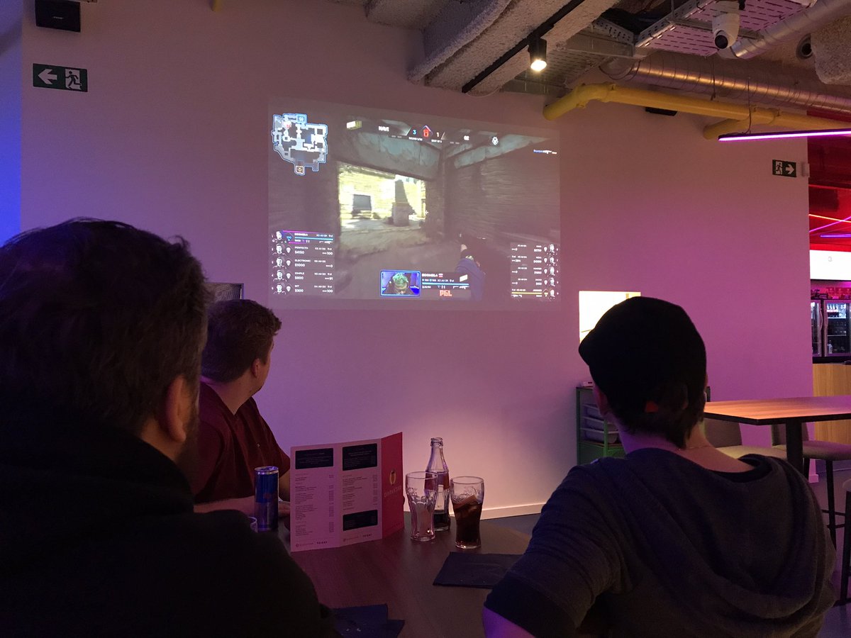 Vioo0_'s tweet photo. CSGO Majors final watch-party in Barvatar! https://t.co/WPZUELkvh7