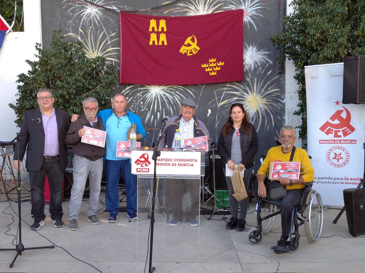 SetxuduranA's tweet photo. Emotivo día con cientos de personas en el acto del centenario del @elpce y @UJCE hoy en #Murcia.
Se vuelve a demostrar la militancia de oro que tiene esta organización y que somos un partido con mucha historia de lucha pero sobre todo #UnFuturoConPartido.

#SiempreComunistas https://t.co/l2RxlgG9Fk
