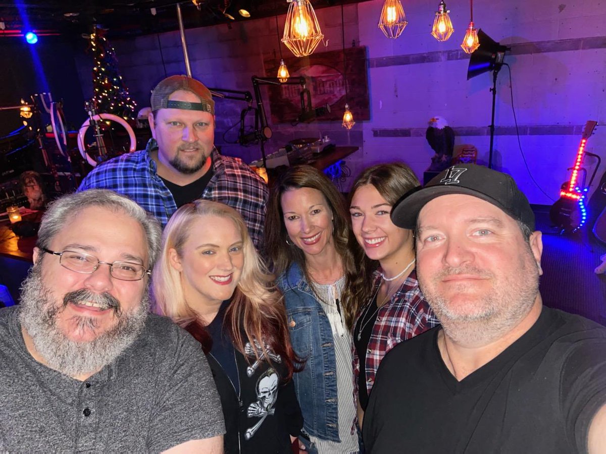 rkcountrygirl's tweet photo. Vacationing and introducing Josie to some of my favorite music people-  WINNING! #ROADTRIPS @josjosbear https://t.co/1pX83iGcbo