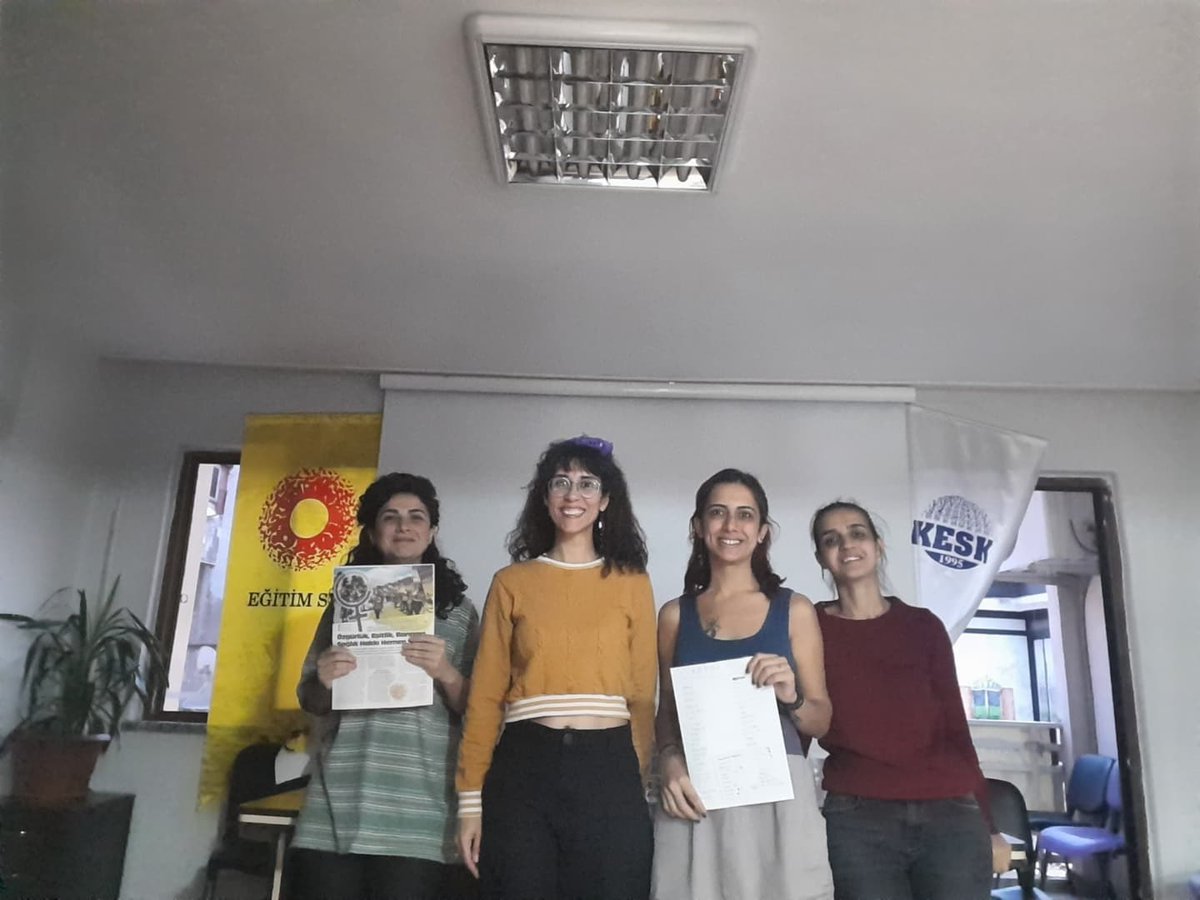 DayanismaMor's tweet photo. 📍 Manisa/ Merkez

#mormasa  etrafında Toplumsal Cinsiyet Atölyesinde buluştuk💃
#senneredeysenoradayız

Yaşasın Kadın Dayanışmamız ✌️ https://t.co/PqBrs1jmt6