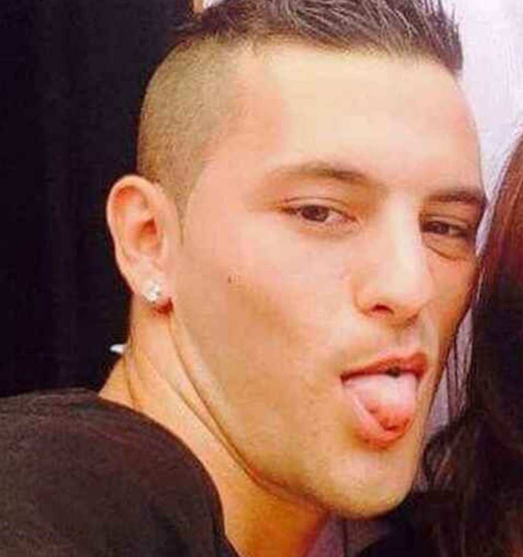 noah90_'s tweet photo. Que en 12 años no se hayan analizado los móviles de los asesinos y cómplices del asesinato de Marta del Castillo, me parece incoherente.
- Miguel Carcaño
- Francisco Javier Delgado 
- María García Mendaro
- Samuel Benítez 
- Fco Javier García Marín

¡JUSTICIA YA! https://t.co/oXvVGnUJuC