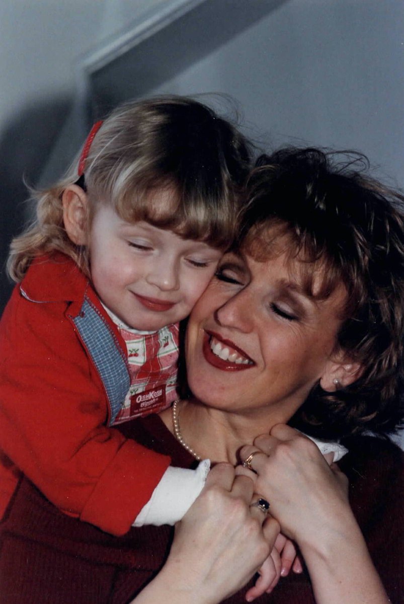 jeanettearsenau's tweet photo. Missing my girl. Just found this photo the other day.
Could not have foreseen that cancer would find you at 19 &amp; take you 4 years later. 
Hard to believe that was just over 3 1/2 years ago. 
💜😭💜
#gonetoosoon #motherdaughter #cancersucks https://t.co/B9pZGBJMEv