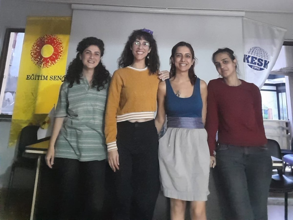 DayanismaMor's tweet photo. 📍 Manisa/ Merkez

#mormasa  etrafında Toplumsal Cinsiyet Atölyesinde buluştuk💃
#senneredeysenoradayız

Yaşasın Kadın Dayanışmamız ✌️ https://t.co/PqBrs1jmt6