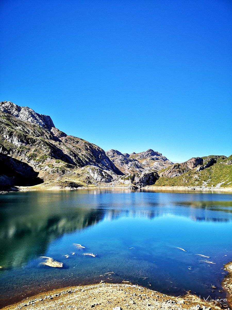 CaracolViajeroO's tweet photo. 🏃‍♀️Ruta de unos 8 km circular para ver los lagos de Saliencia, parque natural de #Somiedo, #Asturias. Vuelvo a unos de mis lugares favoritos en #España 😍 https://t.co/r9YwRM0W6b