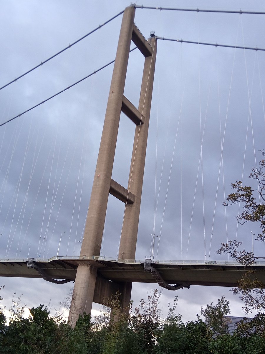 LucieLong20's tweet photo. @TranbyReception a blooming brilliant bonfire b weekend here - full of bonfires, bears, books and beautiful photos of blue skies and the bridge. #alphabetweekends https://t.co/j4HmCOiSGt