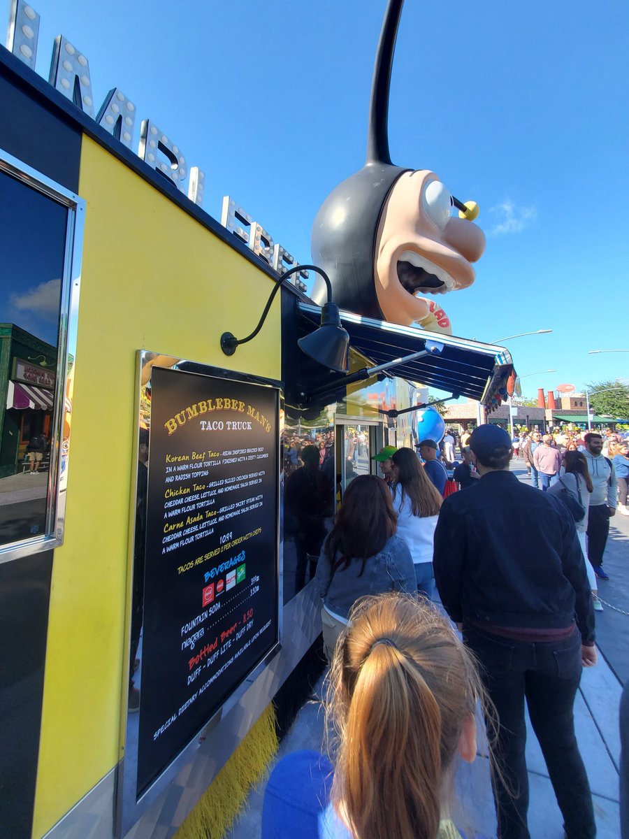 TheCreutz's tweet photo. Hope these are good because this line has been very slow. https://t.co/hWfFfJVd1U