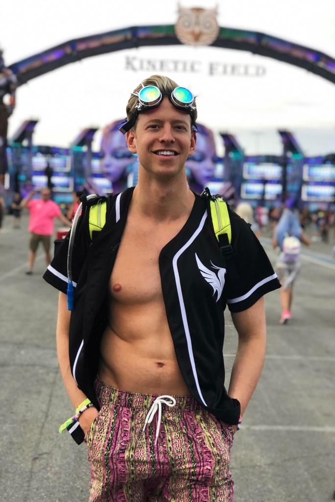OfficialGloFX's tweet photo. Happy SUNday! What's your favorite festival you've been to?
.
@BrandonCreamer
.
.
.
.
#glofx #diffractiongoggles #rave #ravefam #festivalseason #festivalfashion #edm #fractalfamily #festivallife #ravelife #edmlove https://t.co/HZiV7EXmDs