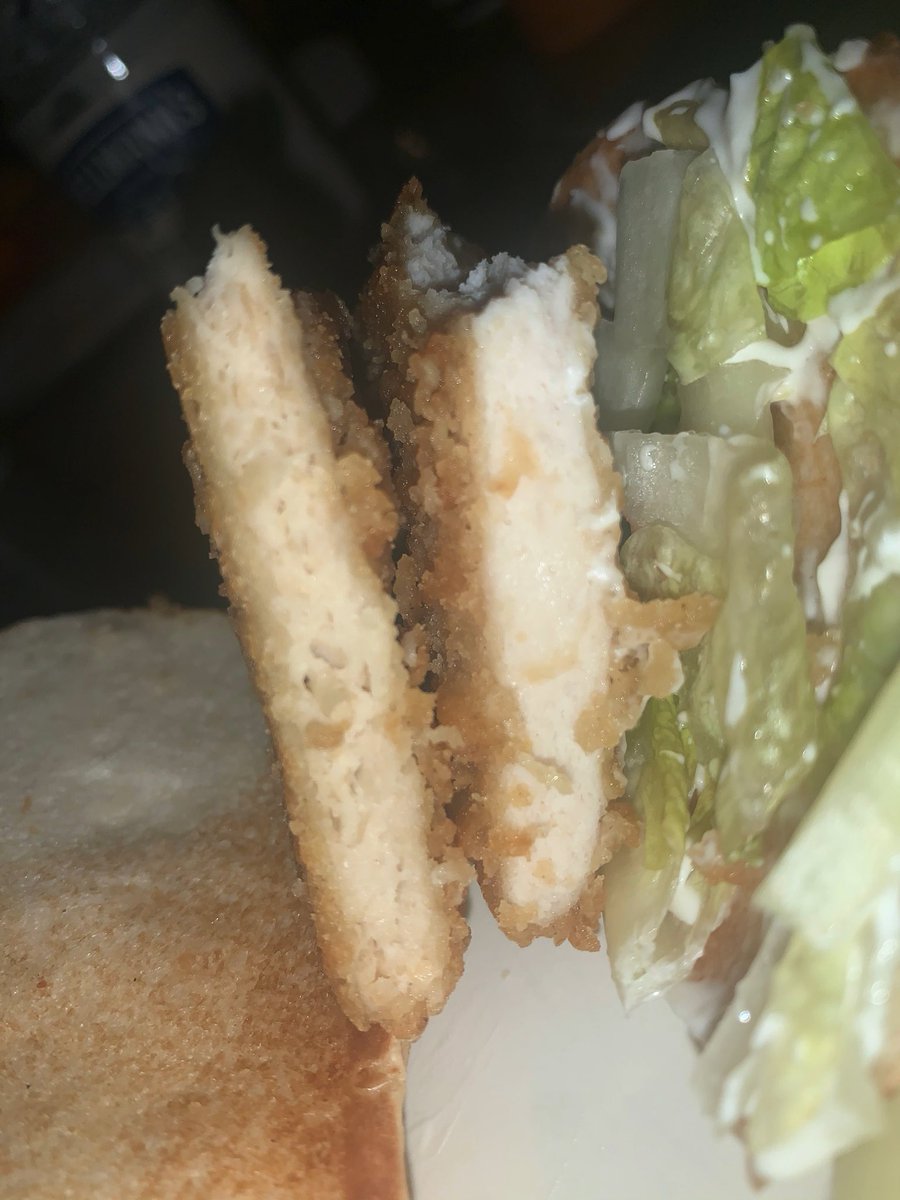 Hayleyyymay's tweet photo. @BurgerKing @BurgerKingUK I’m 99% sure you’ve given me a chicken patty in my double vegan royale🤮 https://t.co/kb0v08o0Sj